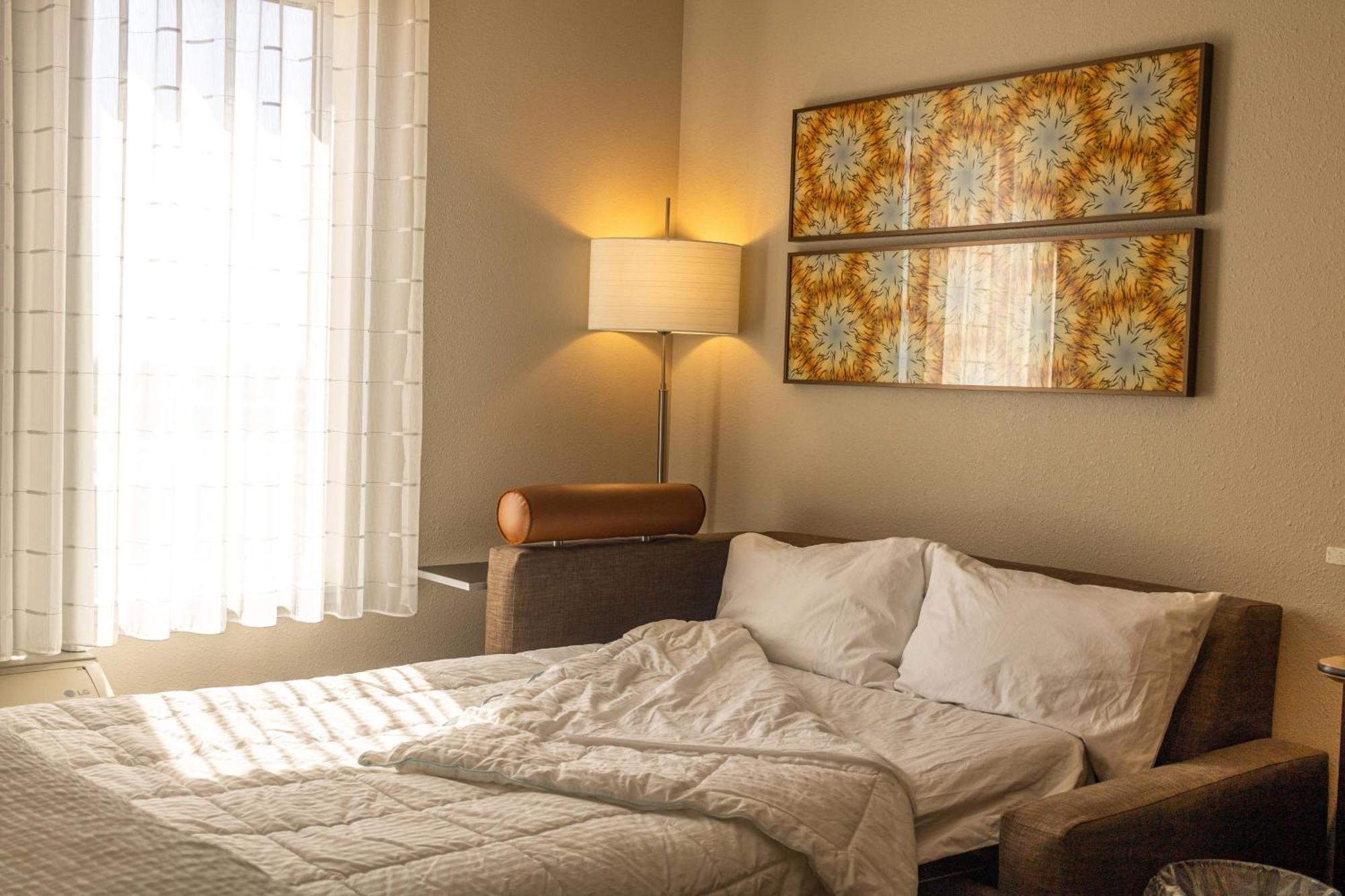Towneplace Suites By Marriott Hays Dış mekan fotoğraf
