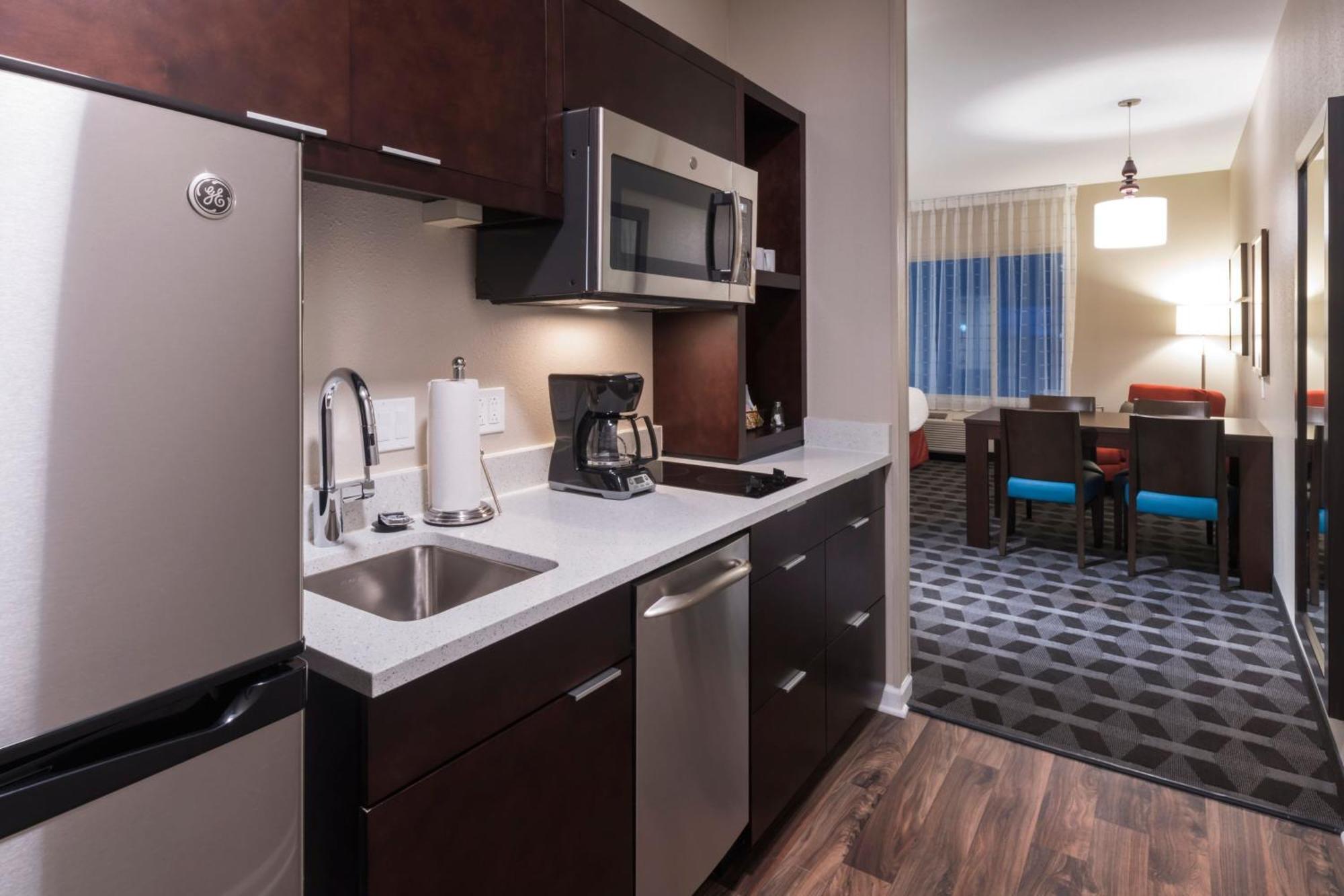 Towneplace Suites By Marriott Hays Dış mekan fotoğraf