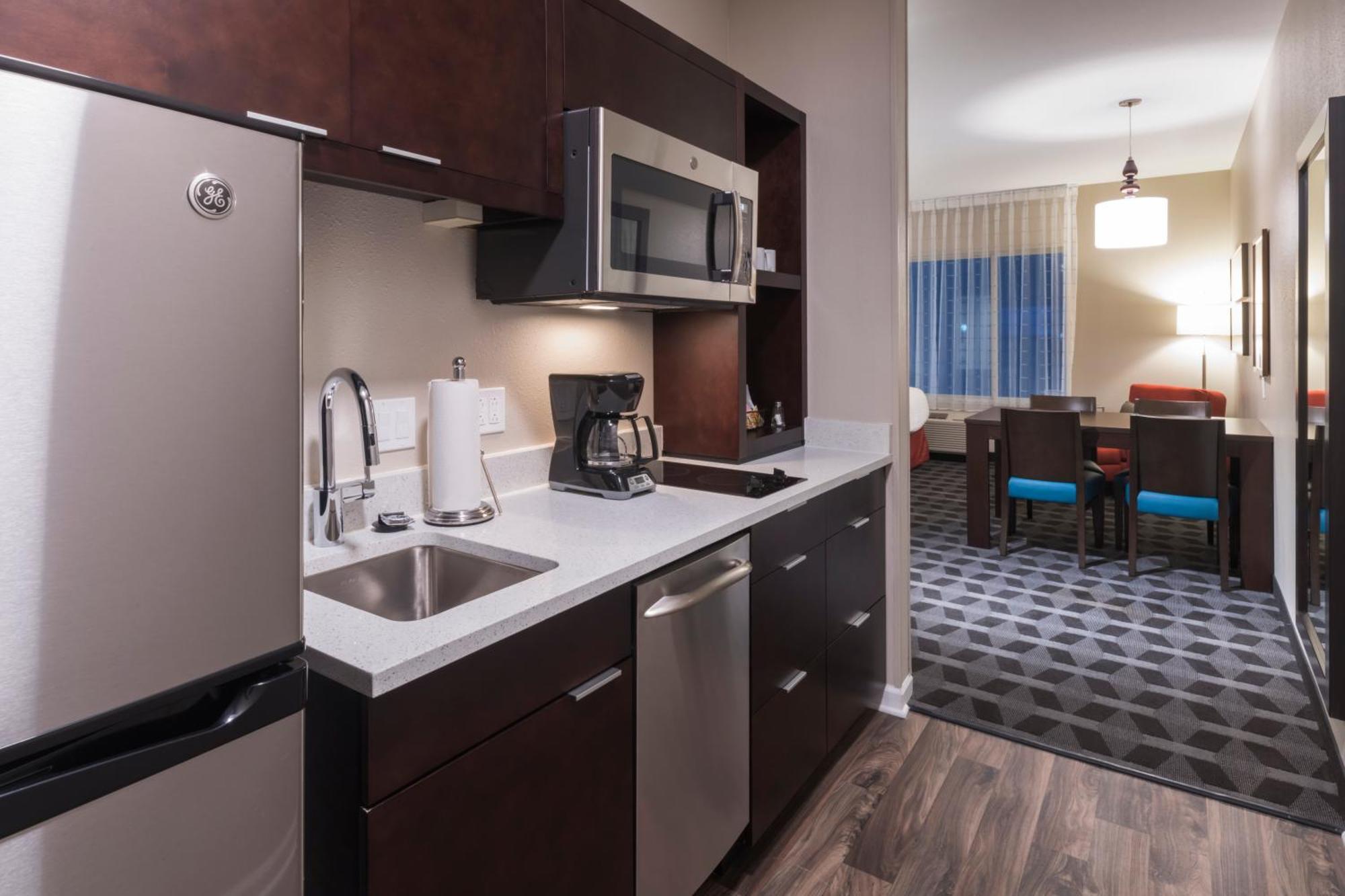 Towneplace Suites By Marriott Hays Dış mekan fotoğraf