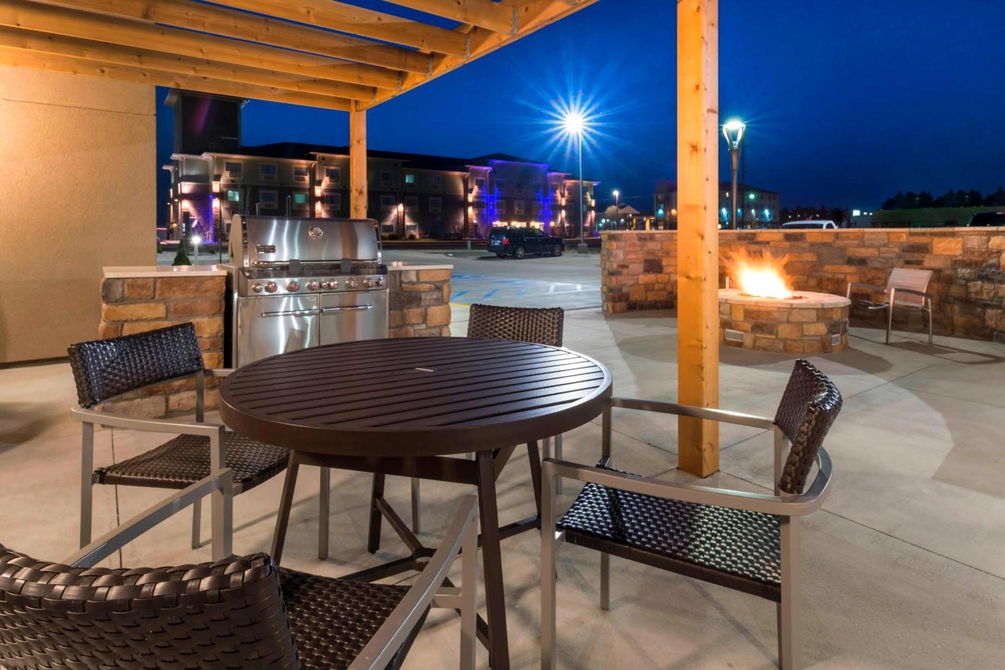 Towneplace Suites By Marriott Hays Dış mekan fotoğraf