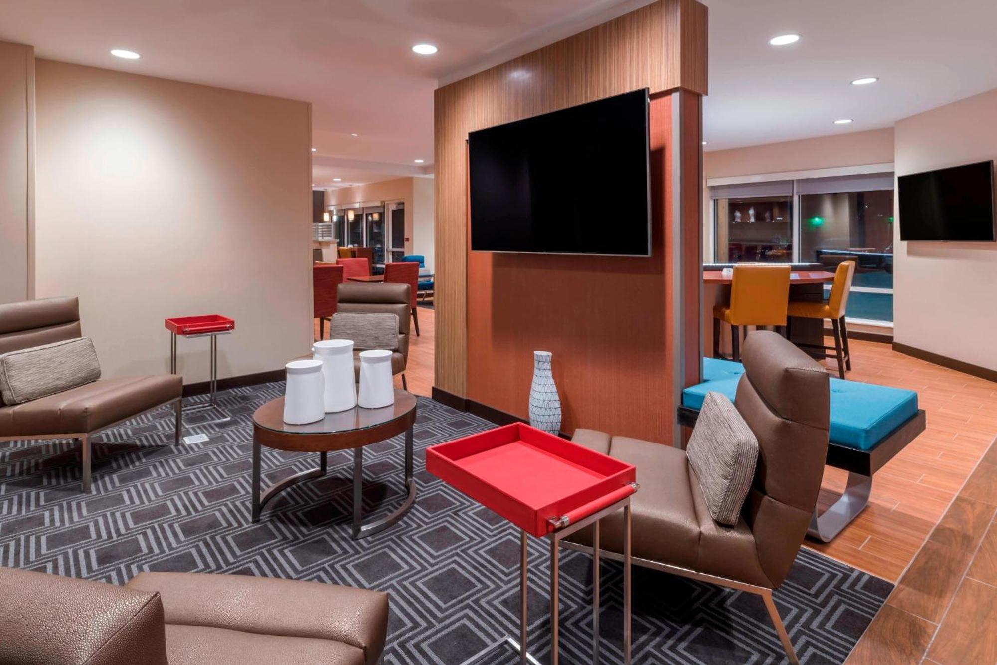 Towneplace Suites By Marriott Hays Dış mekan fotoğraf