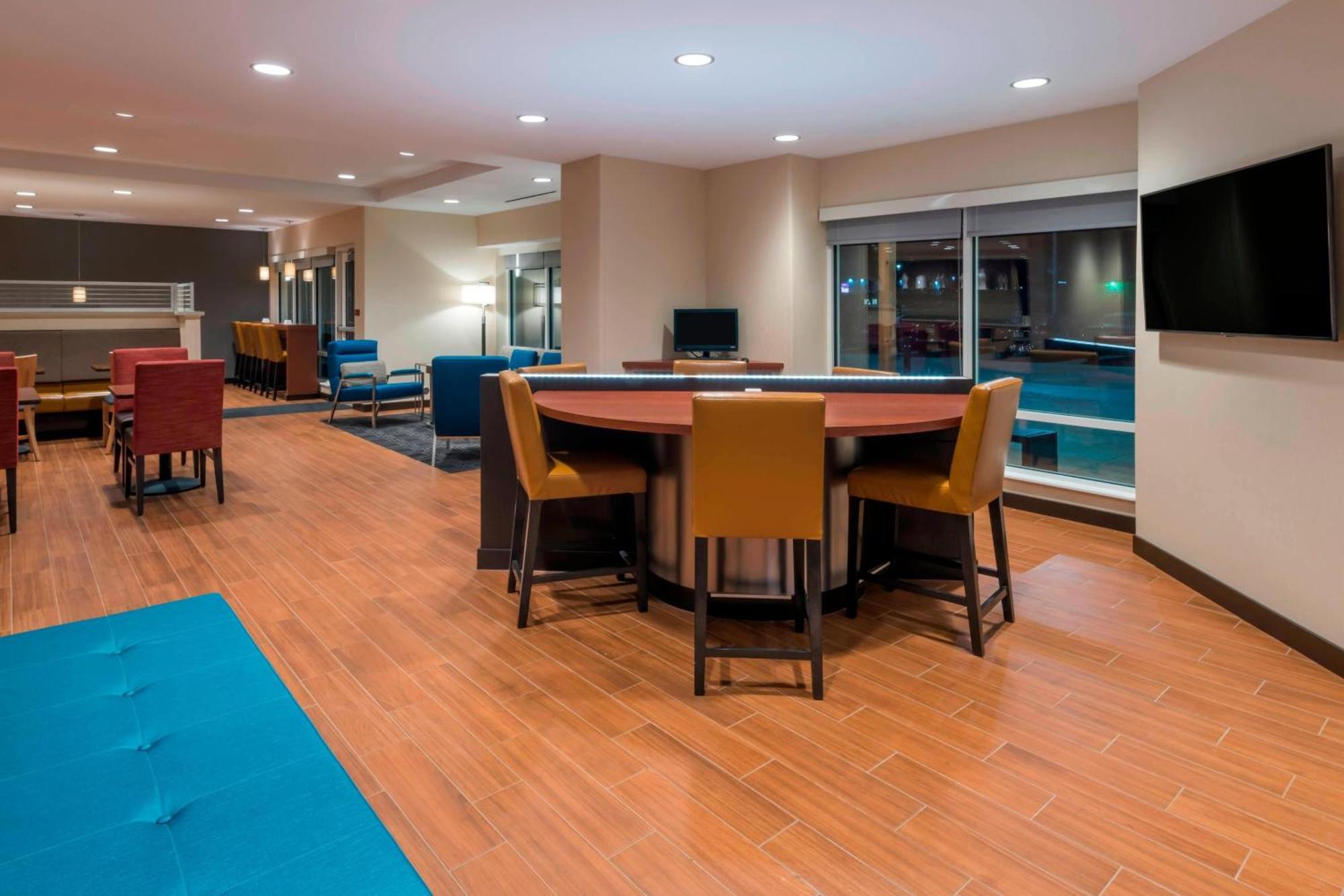 Towneplace Suites By Marriott Hays Dış mekan fotoğraf