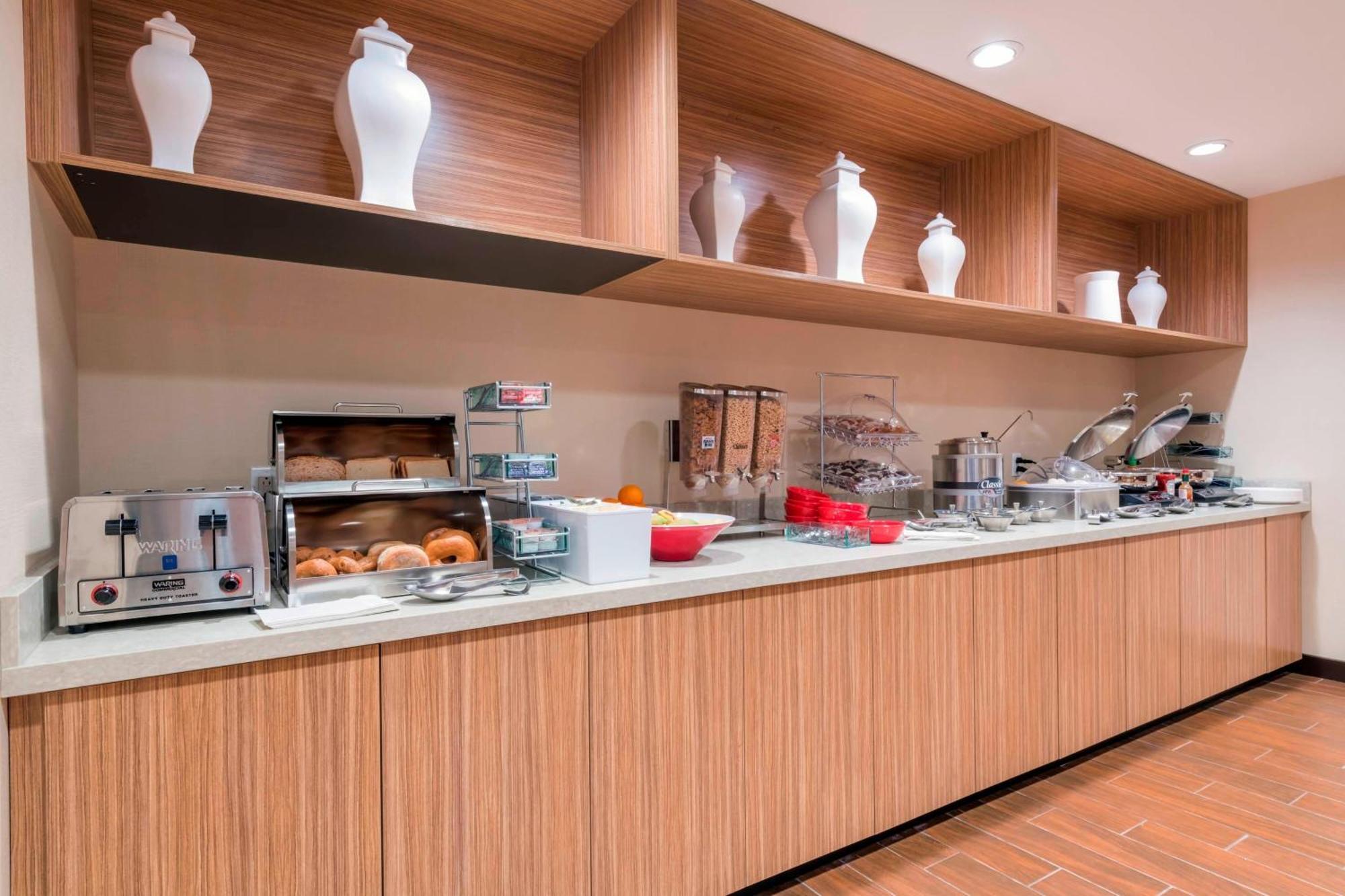 Towneplace Suites By Marriott Hays Dış mekan fotoğraf